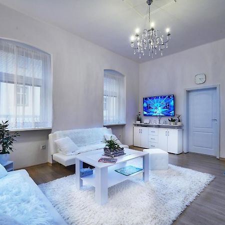 Apartman Bb Centrum Банська Бистриця Екстер'єр фото